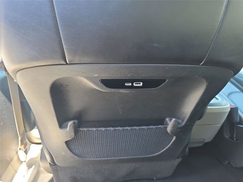 Used 2024 Chrysler Pacifica Limited FWD image 16