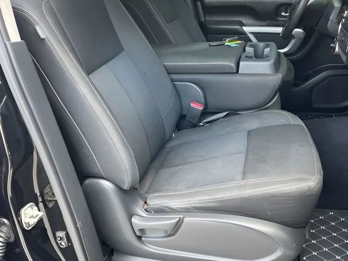 Used 2017 Nissan Titan SV AWD/4WD image 14