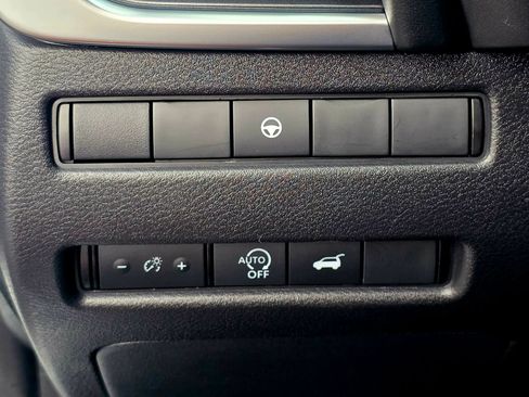 Used 2024 Nissan Rogue SV image 25