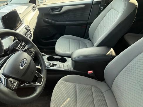 Used 2022 Ford Escape SE w/ SE Sport Appearance Package FWD image 10