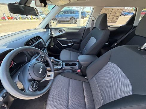 Certified 2025 Kia Soul LX image 13