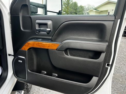 Used 2018 Chevrolet Silverado 2500 High Country w/ Duramax Plus Package image 31