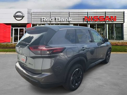 Used 2024 Nissan Rogue SV AWD/4WD image 6