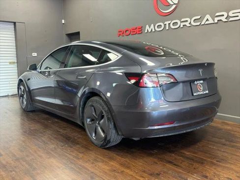 Used 2019 Tesla Model 3 Standard Range image 3