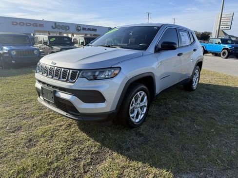 Certified 2024 Jeep Compass Sport image 3
