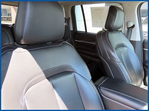 Used 2023 Jeep Grand Cherokee Limited AWD/4WD image 10