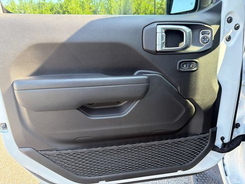 Used 2024 Jeep Wrangler Unlimited Sport AWD/4WD image 40