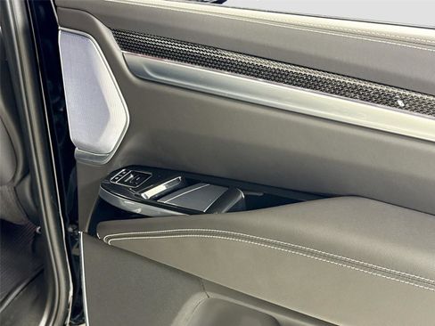 Used 2026 Cadillac Escalade V w/ LPO, ONYX Package image 33