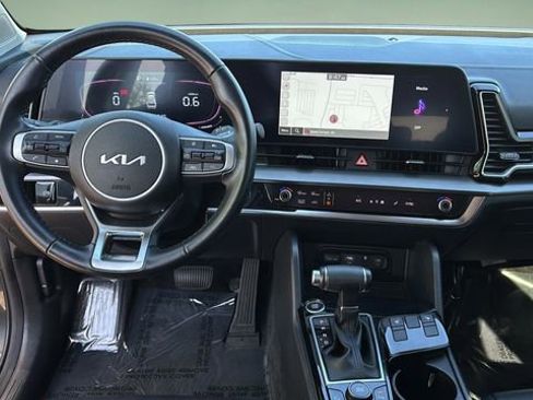 Used 2024 Kia Sportage EX FWD image 11