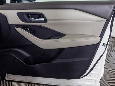 Used 2023 Nissan Rogue SL w/ SL Premium Package image 50