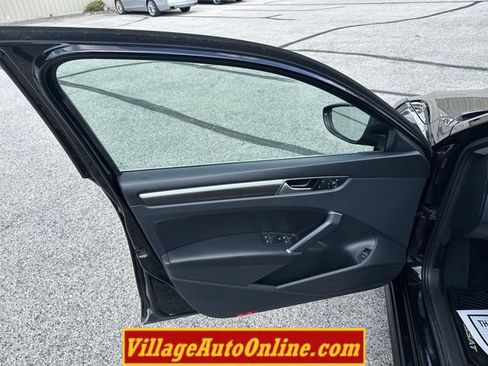 Used 2016 Volkswagen Passat 1.8T SE w/ Lighting Package (P06) FWD image 9