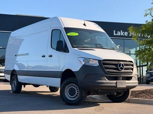 Used 2025 Mercedes-Benz Sprinter 2500 image 1
