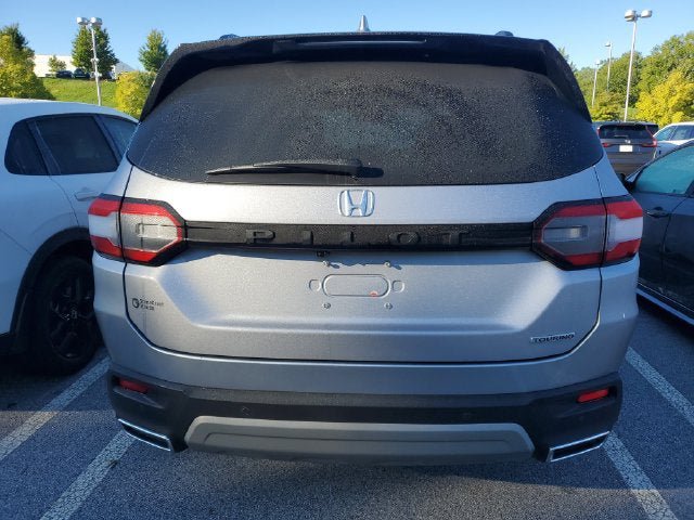 Used 2025 Honda Pilot Touring image 5