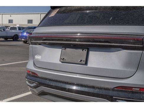 Used 2024 Lincoln Nautilus Reserve image 4