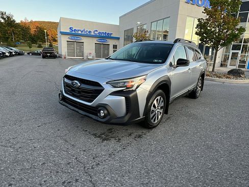 Used 2025 Subaru Outback Premium w/ Popular Package #1A image 8