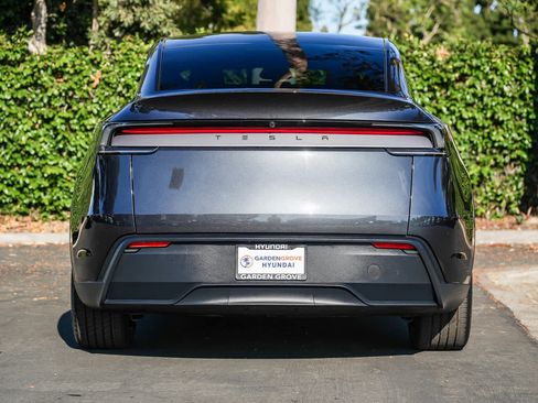 Used 2026 Tesla Model Y 2WD image 6