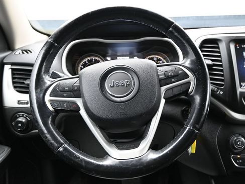 Used 2017 Jeep Cherokee Trailhawk AWD/4WD image 15