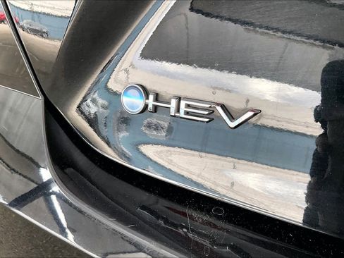 Used 2025 Toyota Camry SE image 8