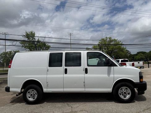 Used 2019 GMC Savana 2500 w/ Communications Package image 4