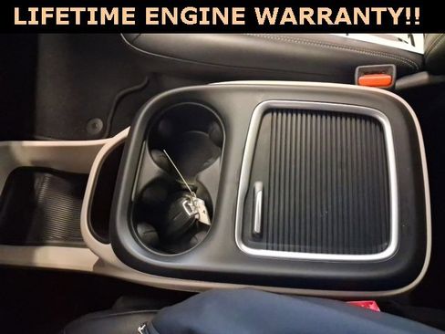 Used 2024 Chrysler Pacifica Touring-L image 15