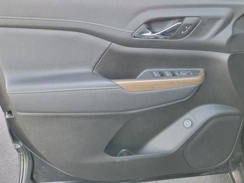 Used 2023 GMC Acadia SLE w/ Driver Convenience Package image 8