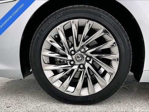 Used 2024 Lexus ES 350 Ultra Luxury w/ Accessory Package (Z2) image 12