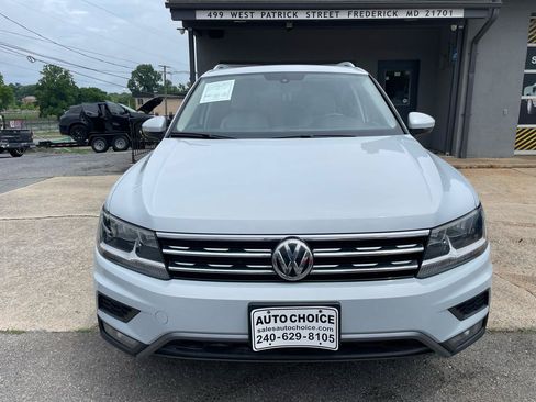 Used 2018 Volkswagen Tiguan SE AWD/4WD image 3