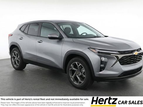 Used 2025 Chevrolet Trax LT image 1
