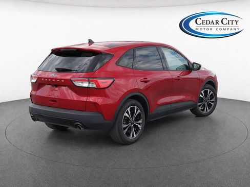 Used 2022 Ford Escape SE w/ SE Sport Appearance Package FWD image 4