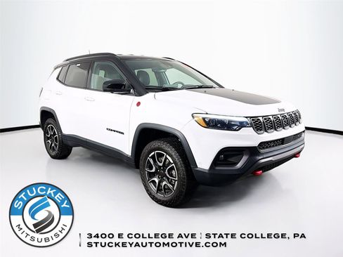 Used 2025 Jeep Compass Trailhawk w/ Trailhawk Elite Group AWD/4WD image 1