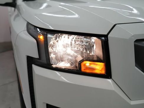 Used 2024 Nissan Frontier SV AWD/4WD image 54
