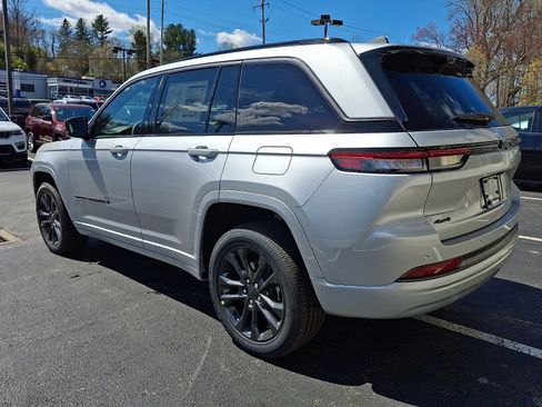 New 2026 Jeep Grand Cherokee Limited AWD/4WD image 4