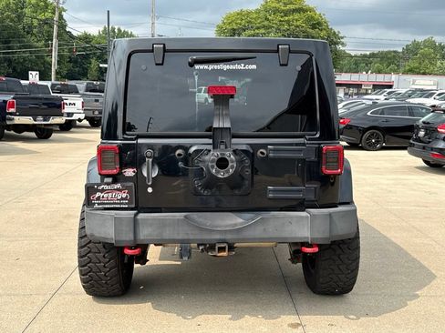 Used 2014 Jeep Wrangler Unlimited Rubicon w/ Connectivity Group AWD/4WD image 13
