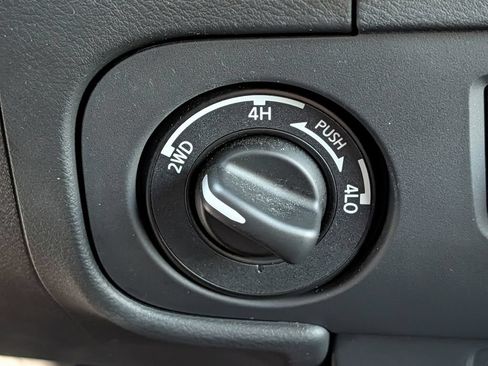 Used 2025 Nissan Frontier PRO-4X AWD/4WD image 20