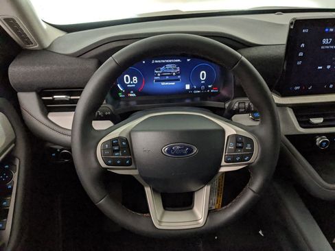 New 2025 Ford Explorer Active image 16
