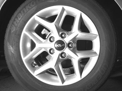 Used 2025 Kia Soul LX w/ LX Technology Package FWD image 20