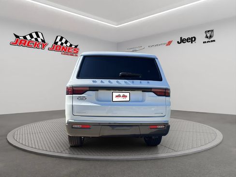 Used 2022 Jeep Wagoneer Series II AWD/4WD image 7