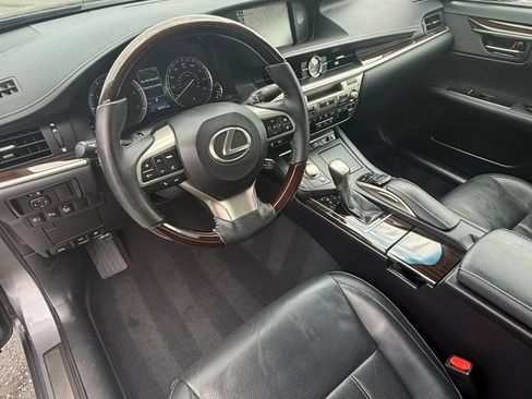 Used 2018 Lexus ES 350 w/ Luxury Package w/Wood Trim FWD image 22