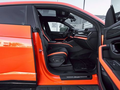 Used 2025 Lamborghini Urus SE image 23