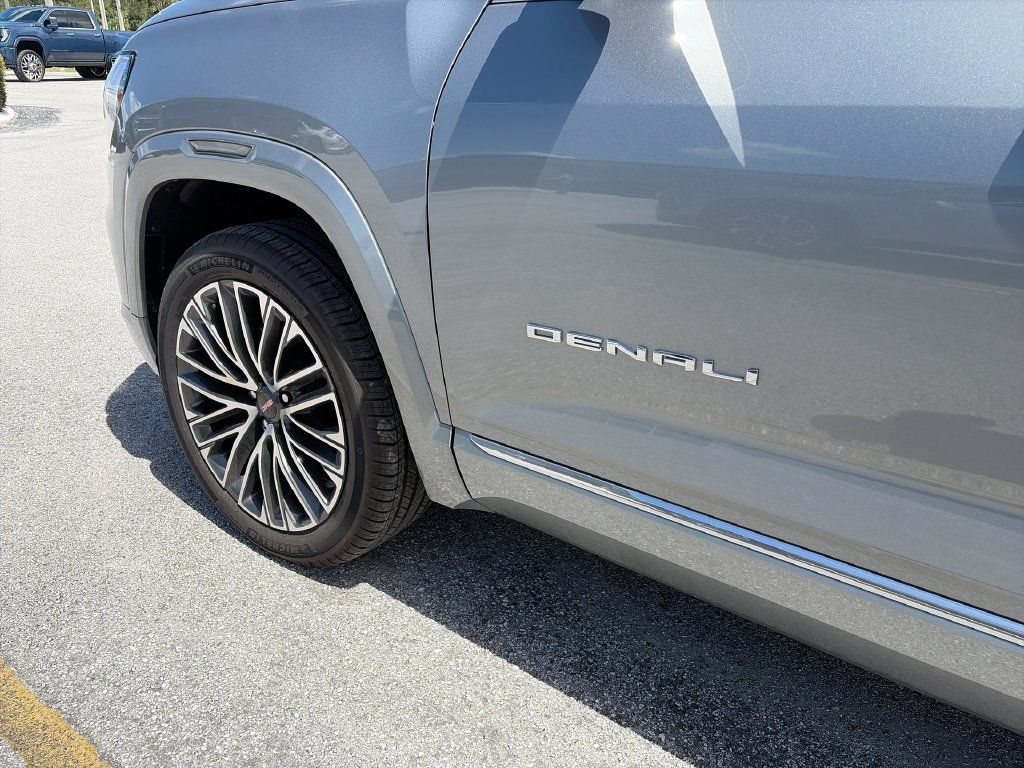 Used 2027 GMC Terrain Denali AWD/4WD image 38