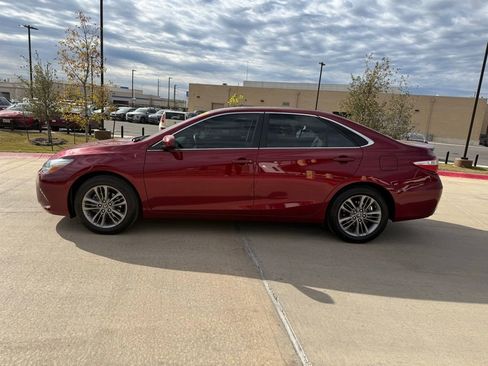 Used 2016 Toyota Camry SE image 8