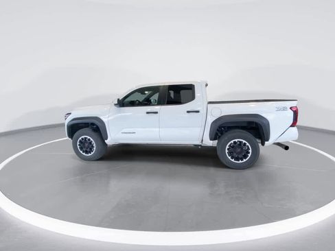 Used 2024 Toyota Tacoma TRD Off-Road AWD/4WD image 5