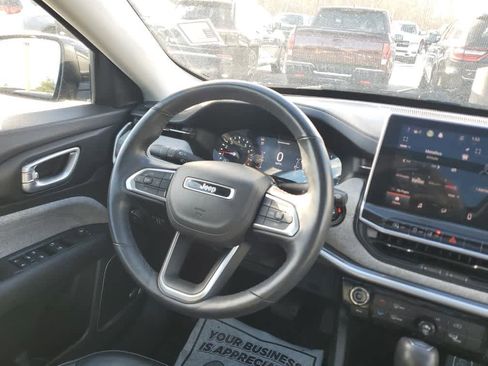 Used 2022 Jeep Compass Latitude w/ Sun and Sound Group image 18