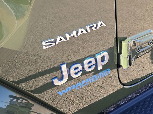 Used 2021 Jeep Wrangler Unlimited Sahara image 12