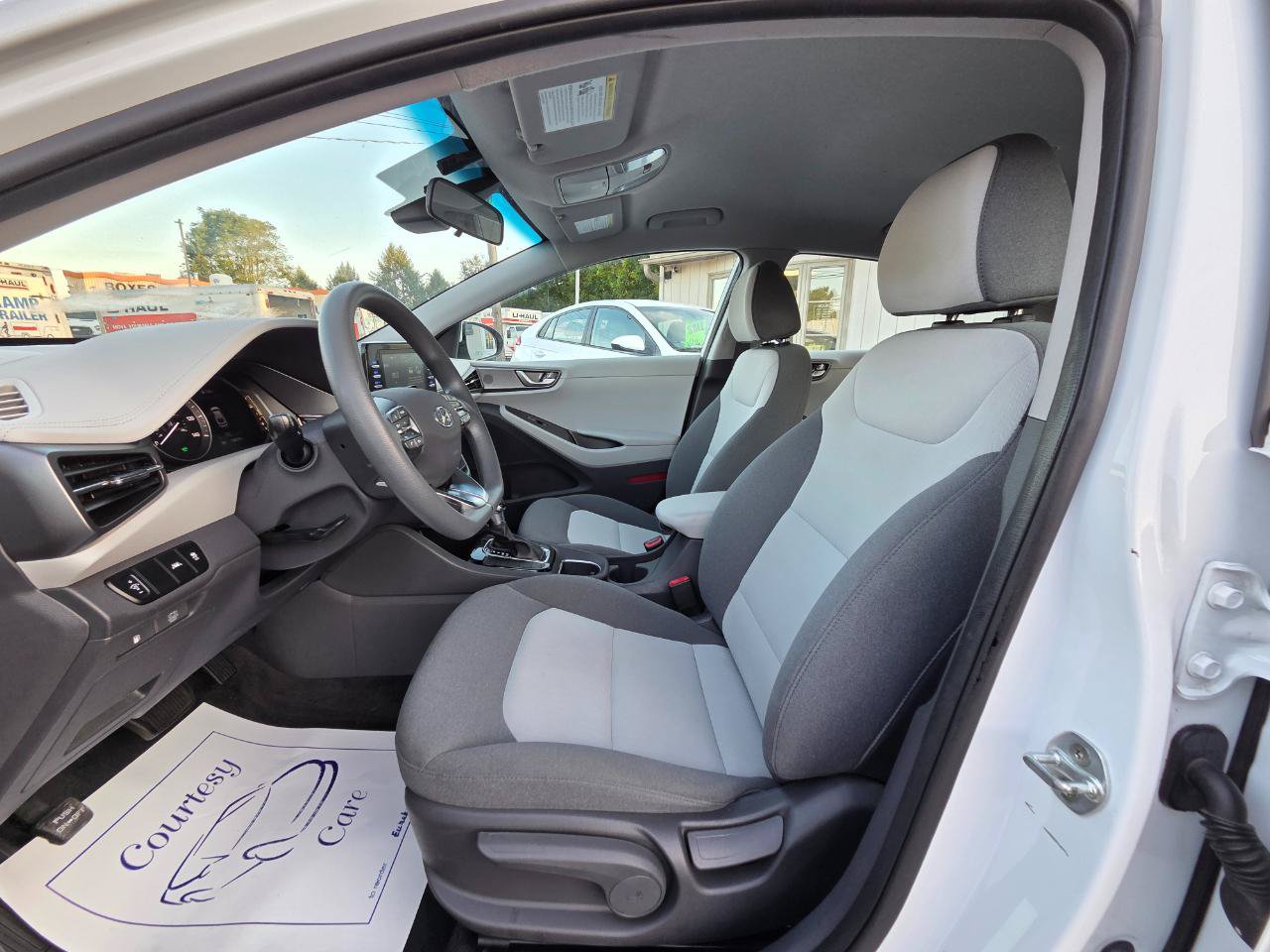 Used 2020 Hyundai Ioniq Blue FWD image 17