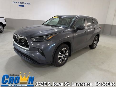 Used 2023 Toyota Highlander XLE image 1