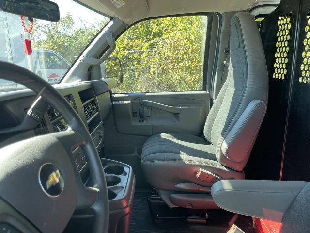 Used 2025 Chevrolet Express 2500 w/ Driver Convenience Package RWD image 3