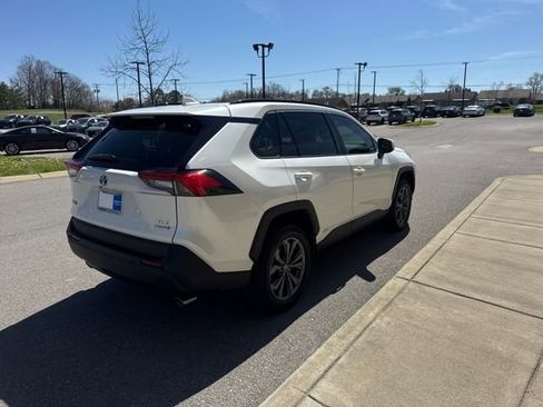 Used 2022 Toyota RAV4 XLE Premium image 4