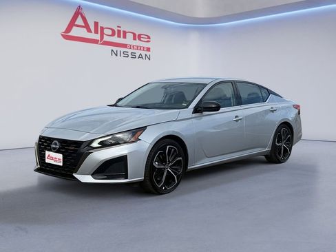 Used 2024 Nissan Altima 2.5 SR image 1