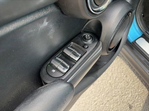 Used 2015 MINI Cooper 4-Door Hardtop image 11